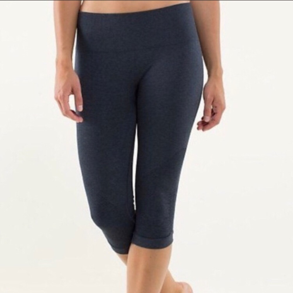 🎉Host Pick🎉, Lululemon Ebb to Street Capris